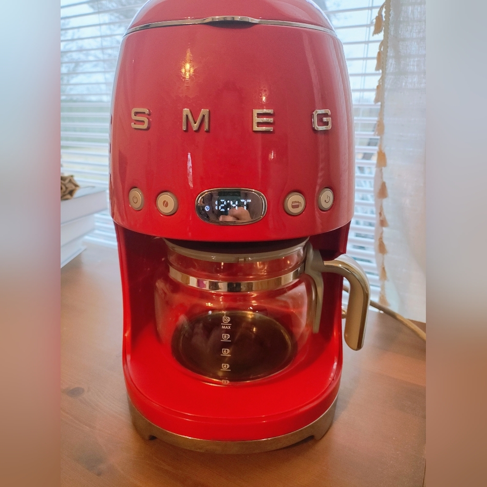 SMEG Retro Red Coffee Machine - Picture 3 of 11